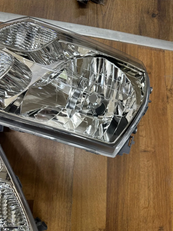 Toyota HİACE Sağ-Sol Takım Far Lambası 2000-2007