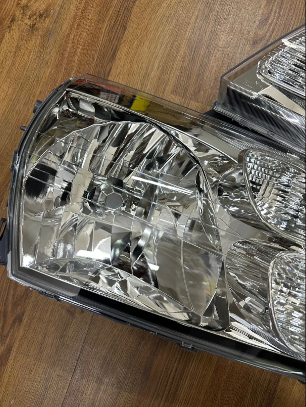 Toyota HİACE Sağ-Sol Takım Far Lambası 2000-2007