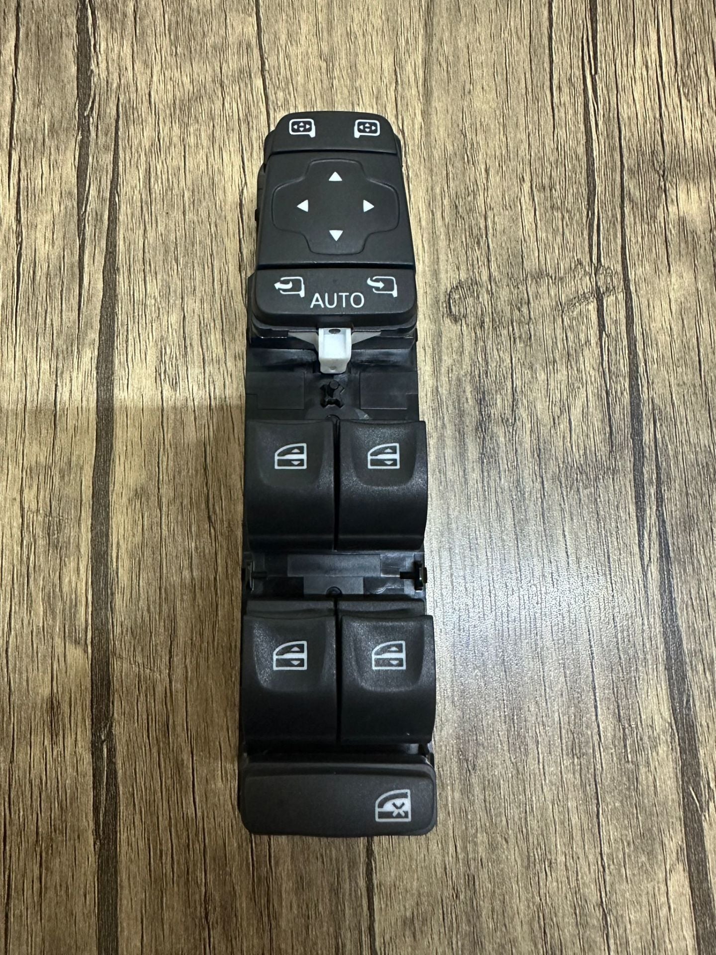 Renault Megane 4 - Talisman Ön Sol Cam Düğmesi 254011714R