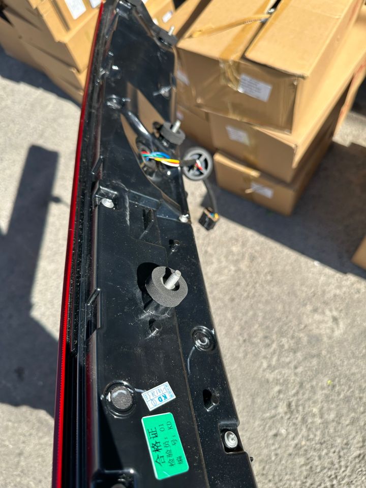 Skywell ET5 Arka ORTA Komple Stop Lambası 2021-2024 ORJINAL 0 !!