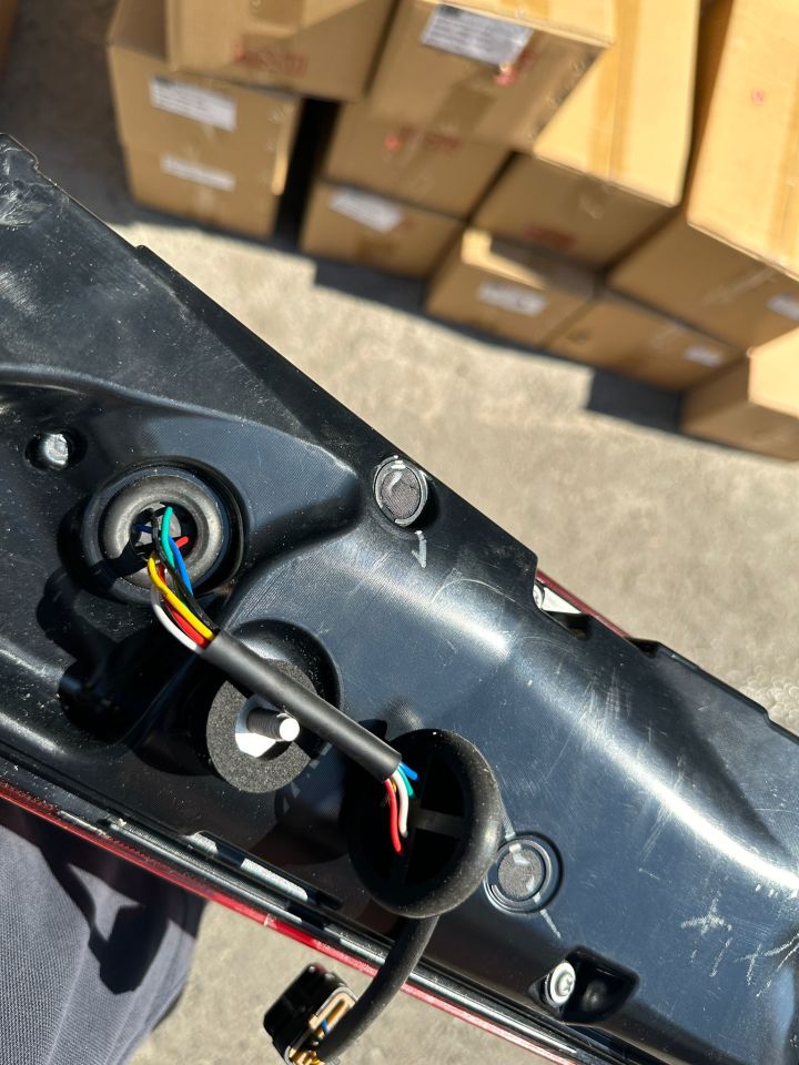 Skywell ET5 Arka ORTA Komple Stop Lambası 2021-2024 ORJINAL 0 !!