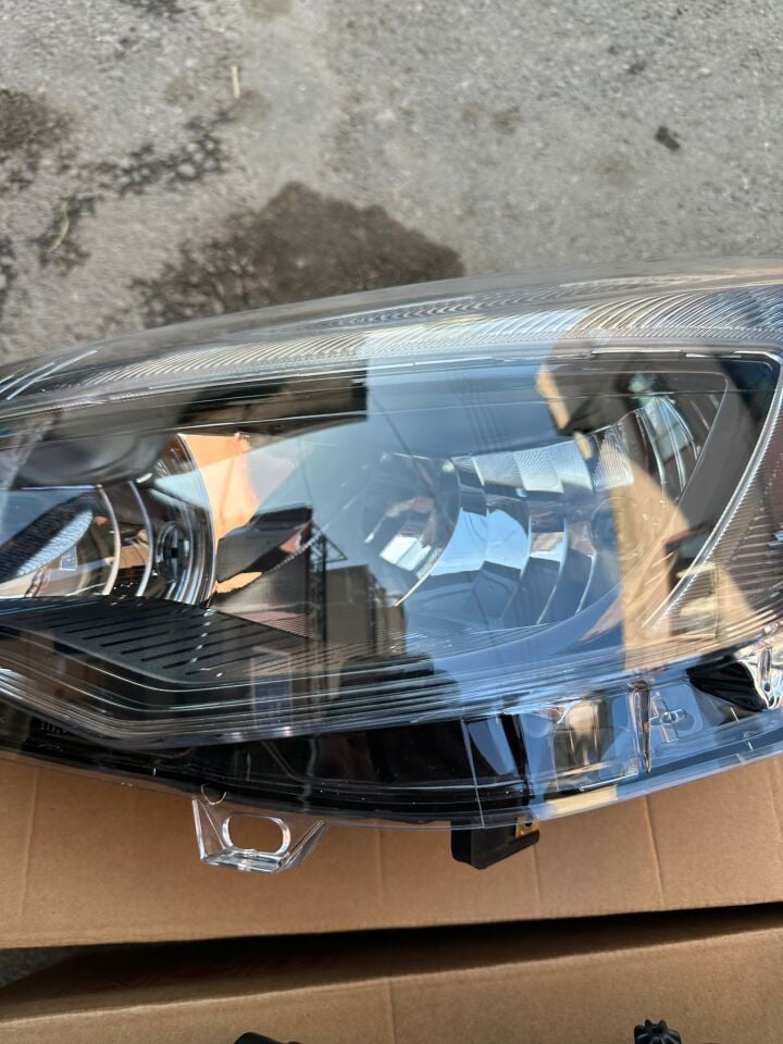 Opel Astra J Siyah Zemin Sağ Sol Far Lambası 2013>
