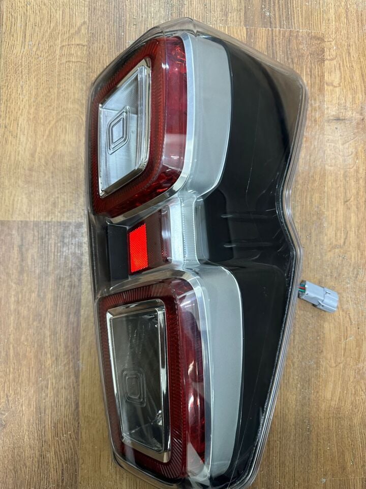 Isuzu D max Sağ Dış Stop Lambası Ledli 2020-2024