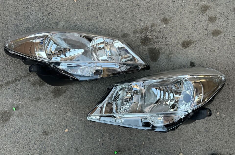 Toyota Yaris Sağ Sol Far Lambası 2012-2014