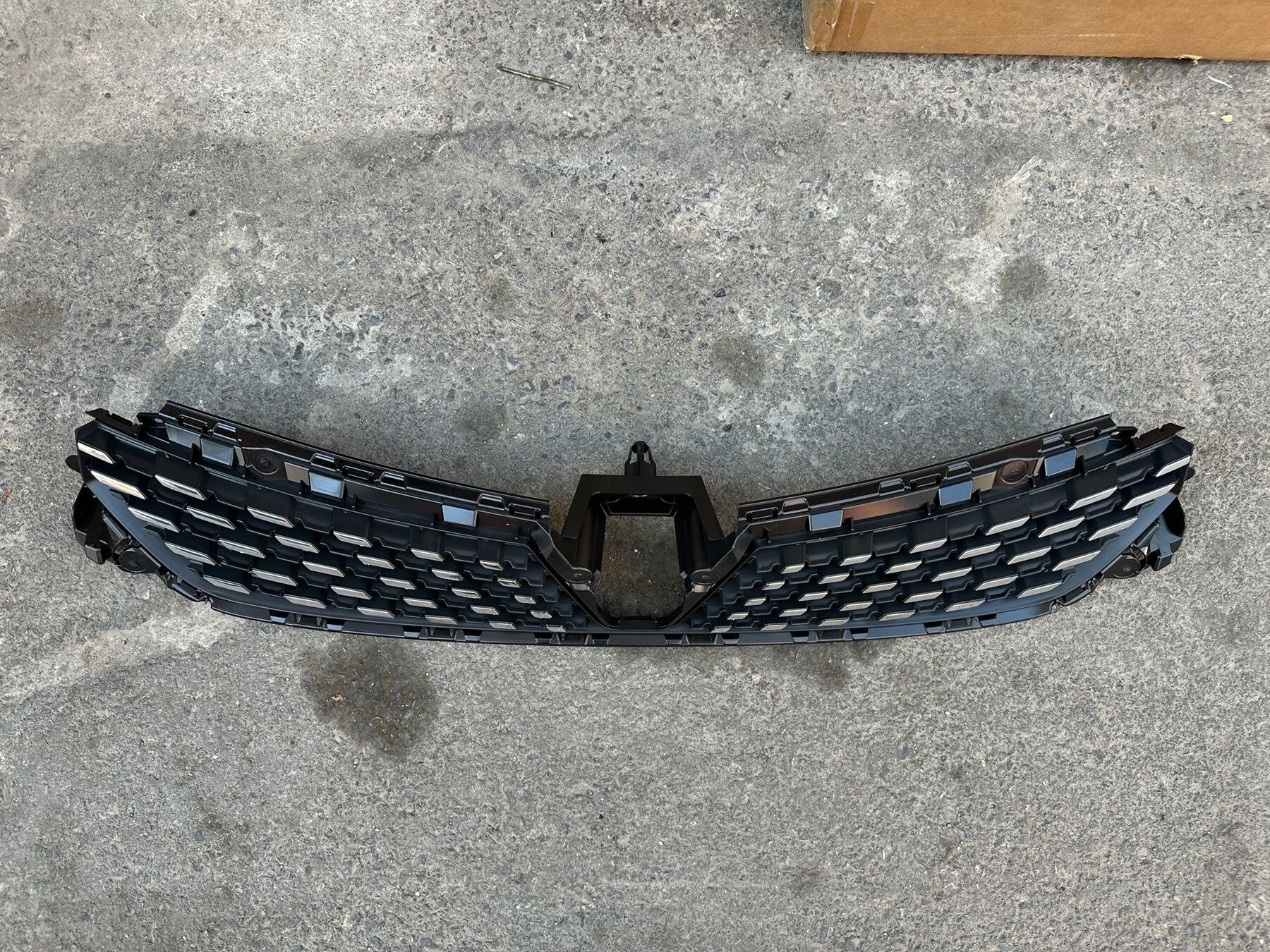 Renault Clio Ön Panjur Krom 2024-2025 622565611R