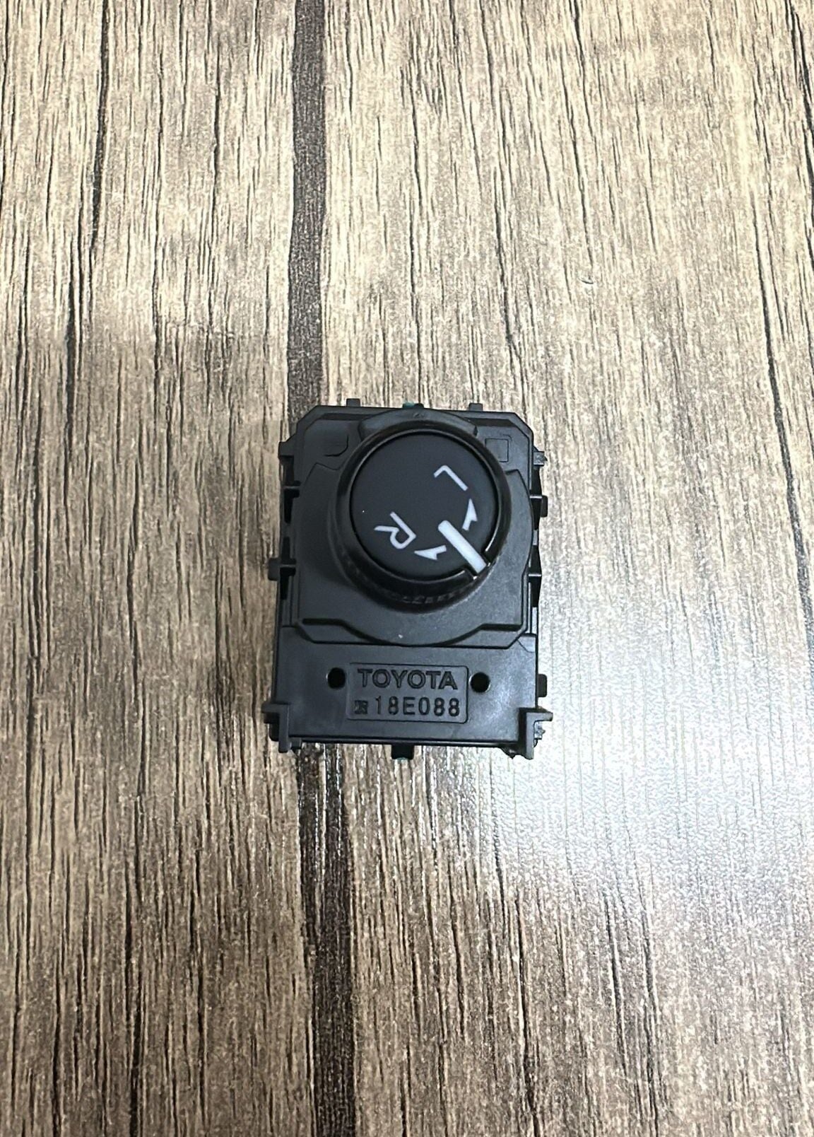 Toyota Düğme Ayarlayıcı Ayna Corolla Corolla 19-25